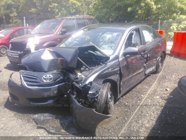 4T1BF3EK4AU016923 - 2010 TOYOTA CAMRY SE/LE/XLE GRAY photo 2