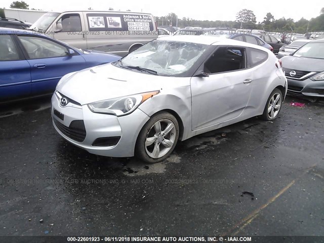 KMHTC6AD9CU020507 - 2012 HYUNDAI VELOSTER SILVER photo 2