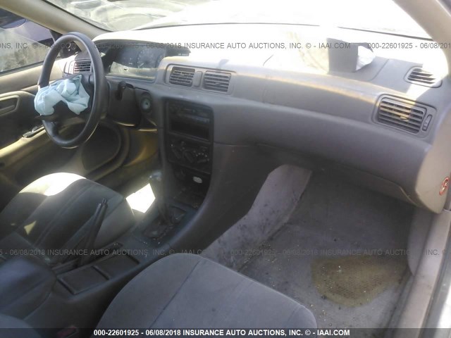 4T1BG22K0VU004141 - 1997 TOYOTA CAMRY CE/LE/XLE 黑色 照片 5