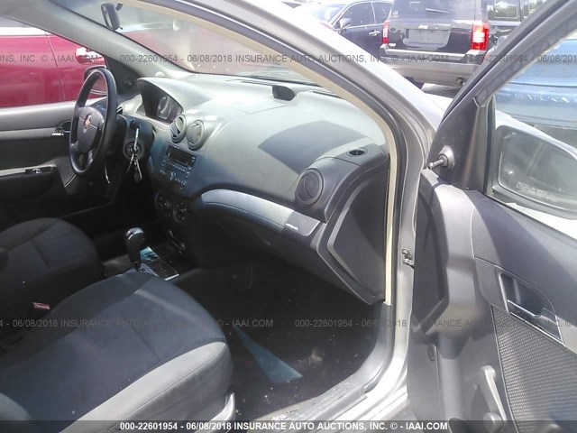 KL1TD5DE2BB218296 - 2011 CHEVROLET AVEO LS/LT 灰色 照片 5