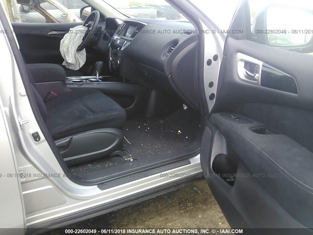 5N1AR2MN5GC658736 - 2016 NISSAN PATHFINDER S/SV/SL/PLATINUM SILVER photo 5