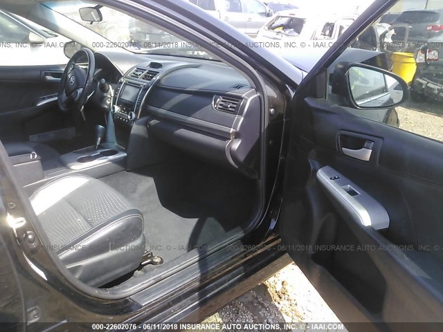 4T1BF1FK5CU169302 - 2012 TOYOTA CAMRY SE/LE/XLE BLACK photo 5