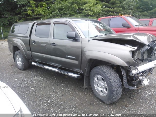 3TMMU4FN7BM025686 - 2011 TOYOTA TACOMA DOUBLE CAB LONG BED GRAY photo 1