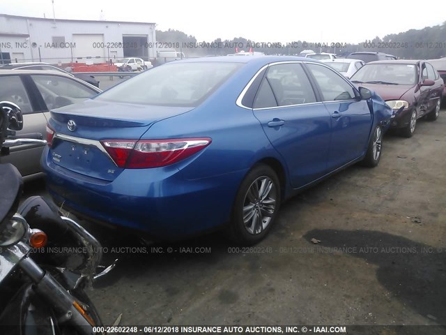 4T1BF1FK9HU628693 - 2017 TOYOTA CAMRY LE/XLE/SE/XSE BLUE photo 4