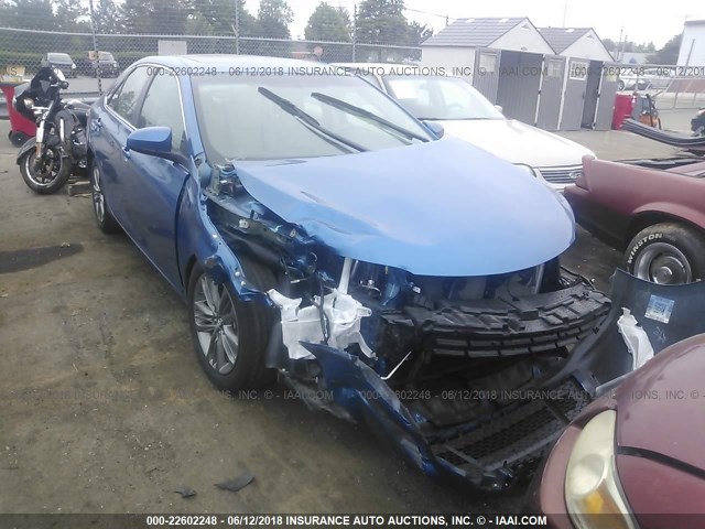 4T1BF1FK9HU628693 - 2017 TOYOTA CAMRY LE/XLE/SE/XSE BLUE photo 6