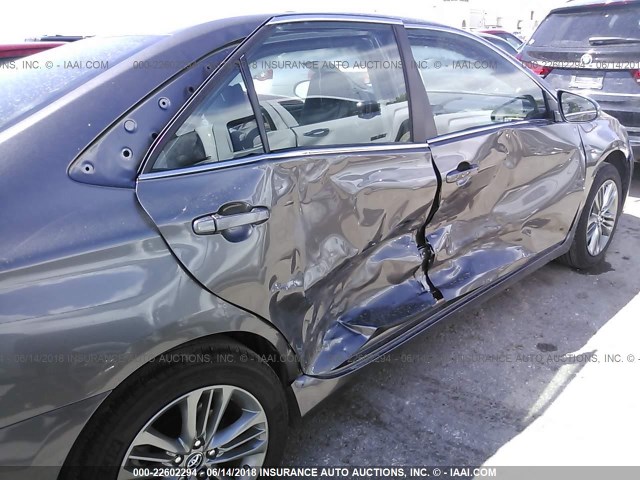 4T1BF1FK7HU430503 - 2017 TOYOTA CAMRY LE/XLE/SE/XSE GRAY photo 6