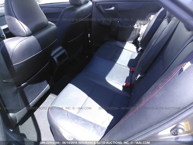 4T1BF1FK7HU430503 - 2017 TOYOTA CAMRY LE/XLE/SE/XSE GRAY photo 8