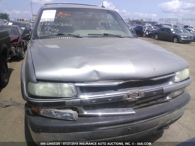 3GNEC16Z42G346793 - 2002 CHEVROLET SUBURBAN C1500 SILVER photo 6