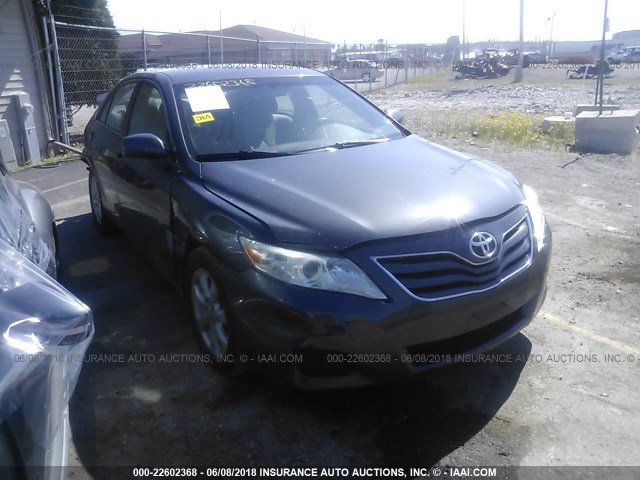 4T1BF3EKXBU655518 - 2011 TOYOTA CAMRY SE/LE/XLE GRAY photo 1