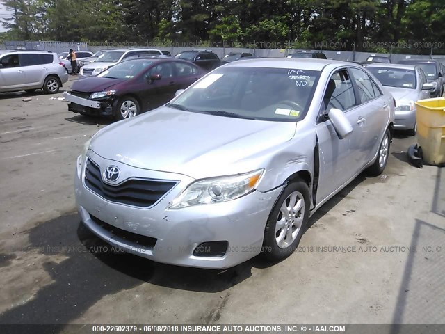 4T1BF3EK5BU667320 - 2011 TOYOTA CAMRY SE/LE/XLE 灰色 照片 2