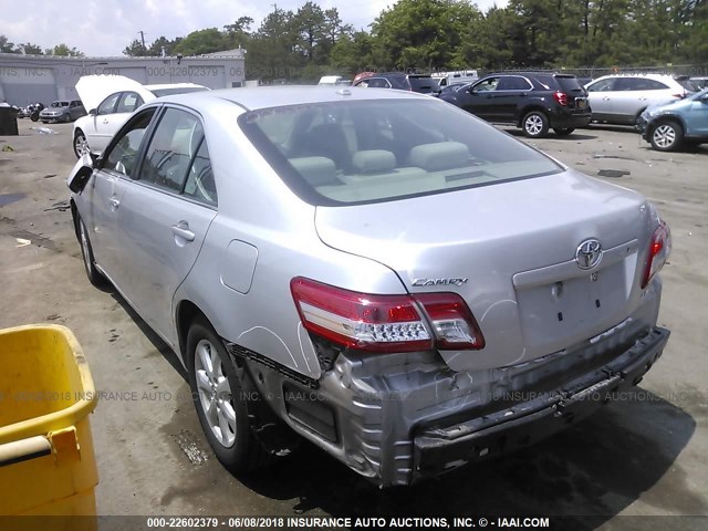 4T1BF3EK5BU667320 - 2011 TOYOTA CAMRY SE/LE/XLE 灰色 照片 3