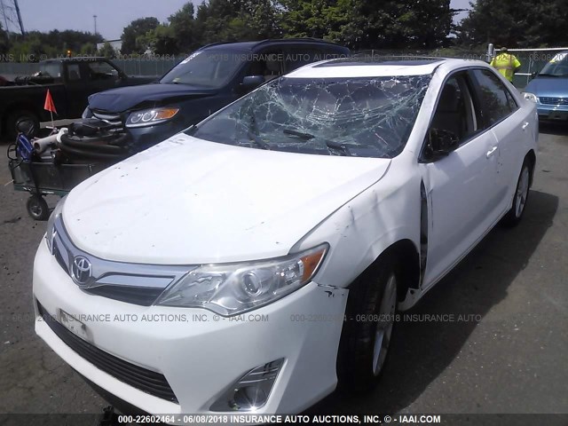 4T4BF1FK5CR235126 - 2012 TOYOTA CAMRY SE/LE/XLE 白色 照片 2