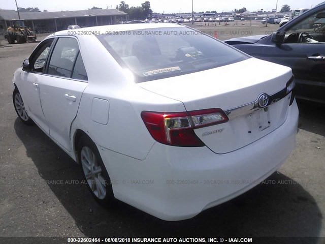 4T4BF1FK5CR235126 - 2012 TOYOTA CAMRY SE/LE/XLE 白色 照片 3