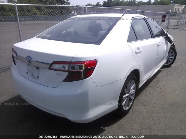4T4BF1FK5CR235126 - 2012 TOYOTA CAMRY SE/LE/XLE 白色 照片 4