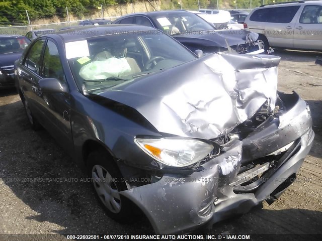 4T1BE32K42U532272 - 2002 TOYOTA CAMRY LE/XLE/SE ნაცრისფერი ფოტო 1