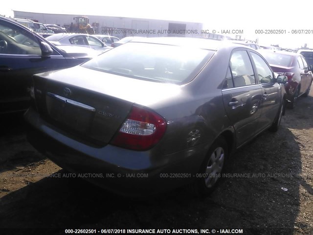 4T1BE32K42U532272 - 2002 TOYOTA CAMRY LE/XLE/SE ნაცრისფერი ფოტო 4