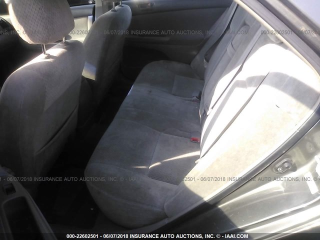 4T1BE32K42U532272 - 2002 TOYOTA CAMRY LE/XLE/SE ნაცრისფერი ფოტო 8