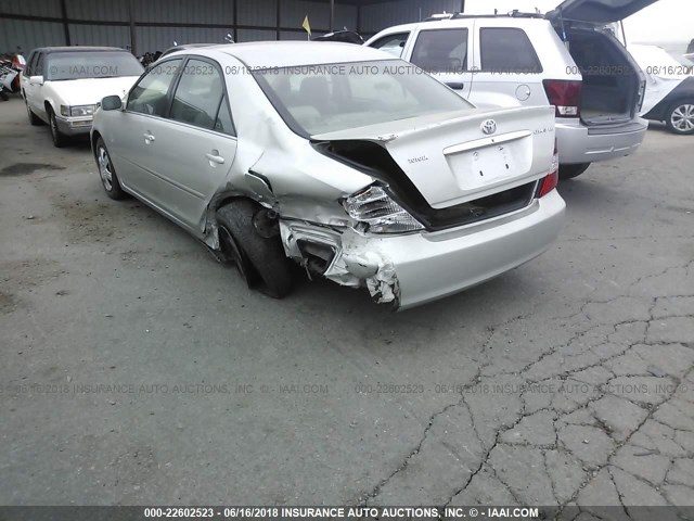 JTDBE32KX20127058 - 2002 TOYOTA CAMRY LE/XLE/SE 灰色 照片 6