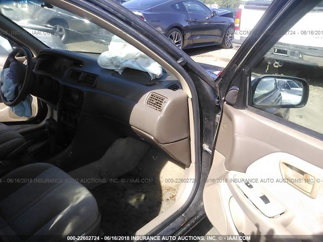 4T1BG28K4XU556686 - 1999 TOYOTA CAMRY CE/LE/XLE BLACK photo 5
