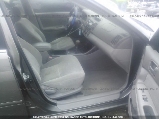 JTDBE32K520014165 - 2002 TOYOTA CAMRY LE/XLE/SE Boz foto 5