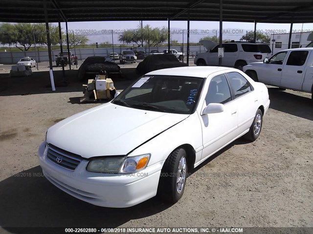 JT2BG22K7Y0424018 - 2000 TOYOTA CAMRY CE/LE/XLE WHITE photo 2