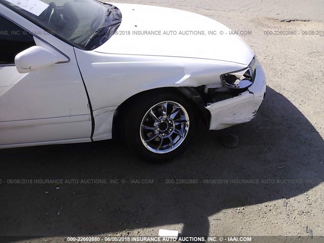 JT2BG22K7Y0424018 - 2000 TOYOTA CAMRY CE/LE/XLE WHITE photo 6