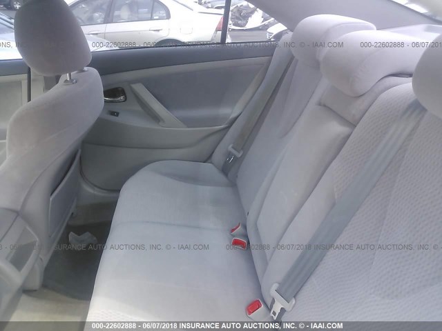 4T1BF3EK2AU111495 - 2010 TOYOTA CAMRY SE/LE/XLE ვერცხლისფერი ფოტო 8