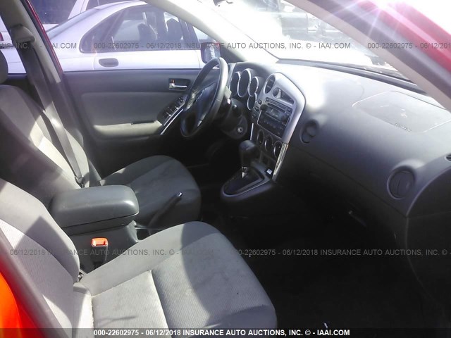 2T1KR32E85C369565 - 2005 TOYOTA COROLLA MATRIX XR RED photo 5