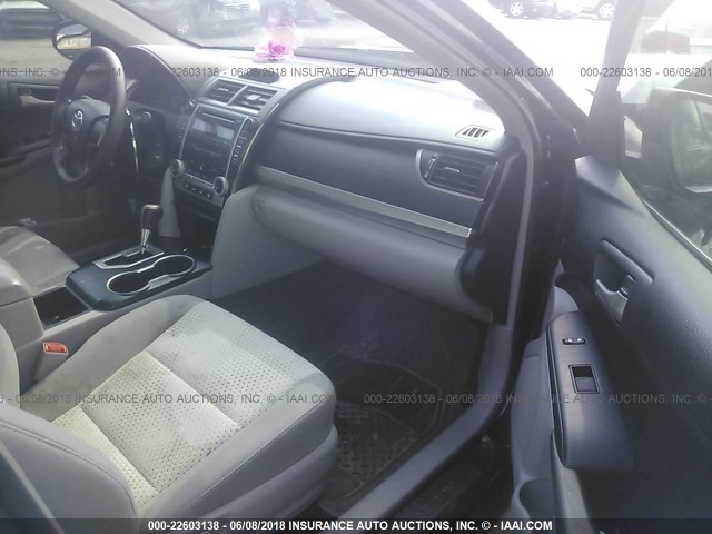 4T1BF1FK7CU626322 - 2012 TOYOTA CAMRY SE/LE/XLE BLACK photo 5