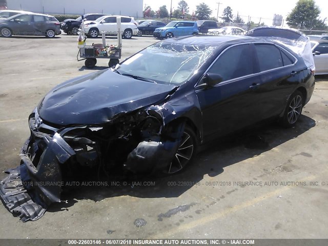4T1BF1FK5FU083900 - 2015 TOYOTA CAMRY LE/XLE/SE/XSE BLACK photo 2