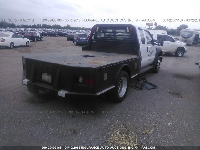 1FDXX47R28EC43132 - 2008 FORD F450 SUPER DUTY WHITE photo 4