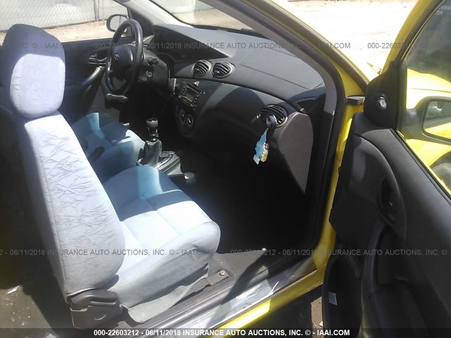 3FAFP31374R122267 - 2004 FORD FOCUS ZX3 YELLOW photo 5
