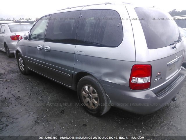 KNDUP131246579034 - 2004 KIA SEDONA EX/LX SILVER photo 3