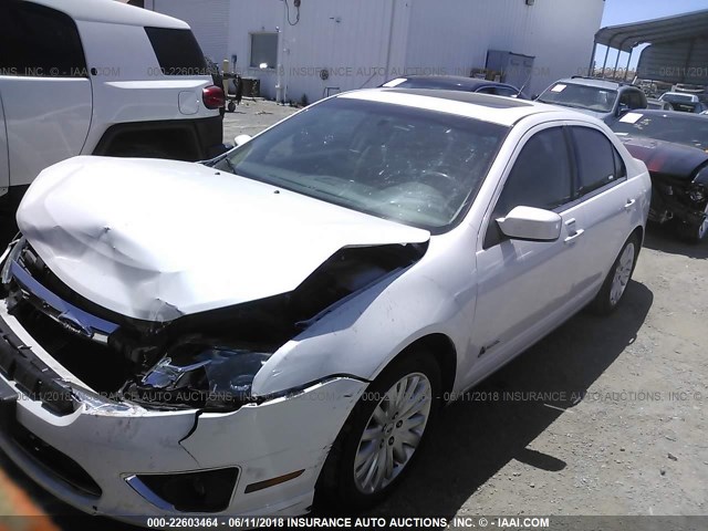 3FADP0L3XAR403610 - 2010 FORD FUSION HYBRID WHITE photo 2