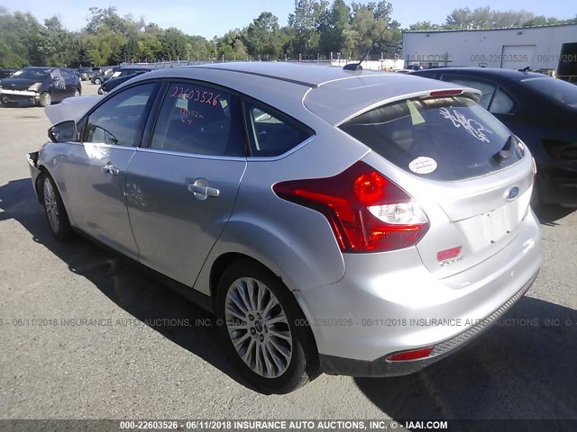 1FAHP3N28CL136735 - 2012 FORD FOCUS TITANIUM SILVER photo 3