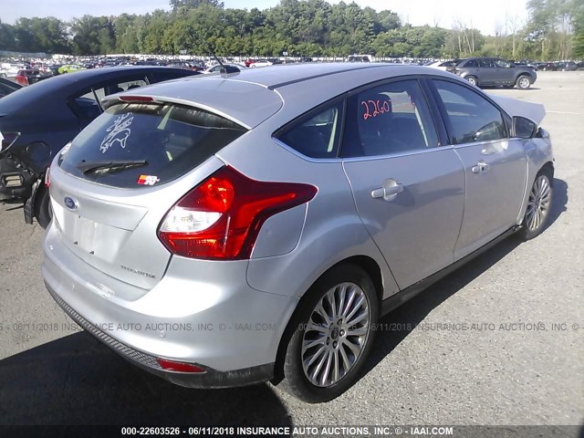 1FAHP3N28CL136735 - 2012 FORD FOCUS TITANIUM SILVER photo 4