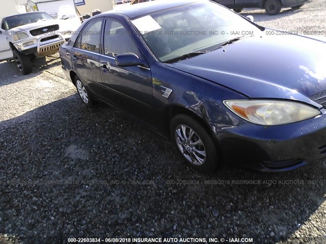 JTDBE32K120113601 - 2002 TOYOTA CAMRY LE/XLE/SE BLUE photo 1