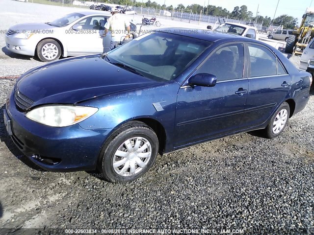 JTDBE32K120113601 - 2002 TOYOTA CAMRY LE/XLE/SE ლურჯი ფოტო 2