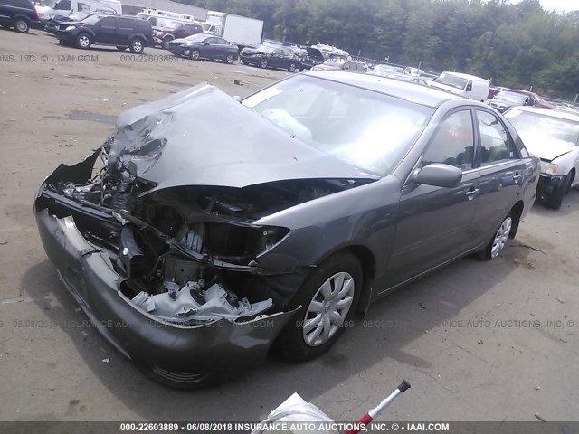 4T1BE32K05U969299 - 2005 TOYOTA CAMRY LE/XLE/SE ნაცრისფერი ფოტო 2