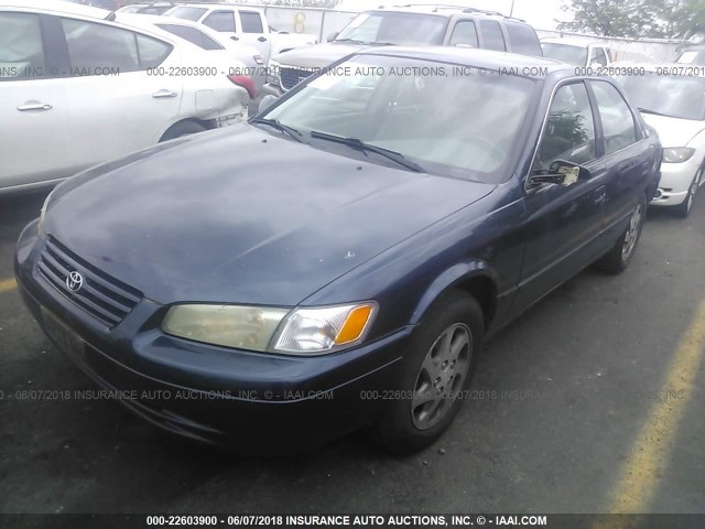 4T1BF22K1XU931946 - 1999 TOYOTA CAMRY LE/XLE BLUE photo 2