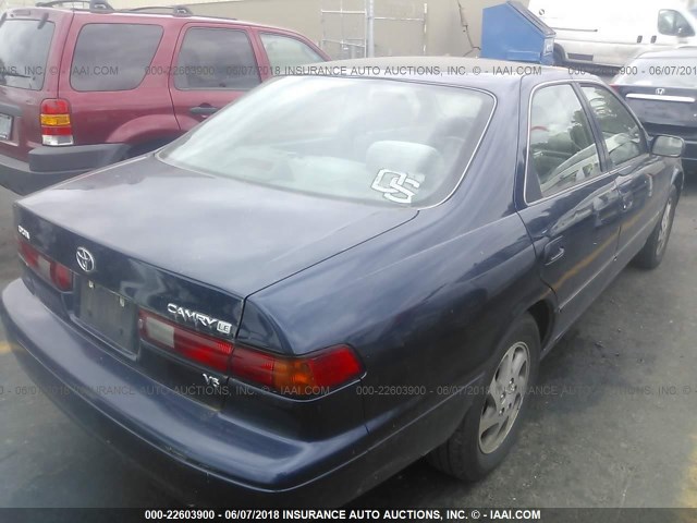 4T1BF22K1XU931946 - 1999 TOYOTA CAMRY LE/XLE BLUE photo 4