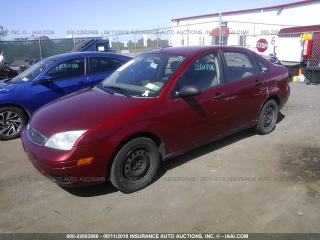 1FAFP34N15W127654 - 2005 FORD FOCUS ZX4 RED photo 2