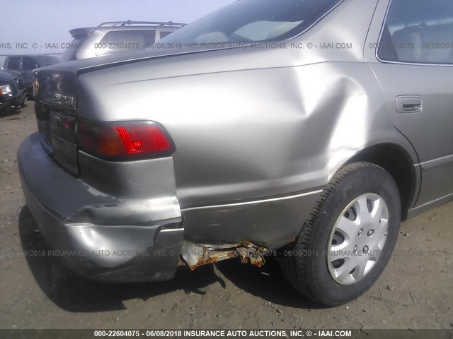 JT2BG22K0V0070418 - 1997 TOYOTA CAMRY LE/XLE 灰色 照片 6