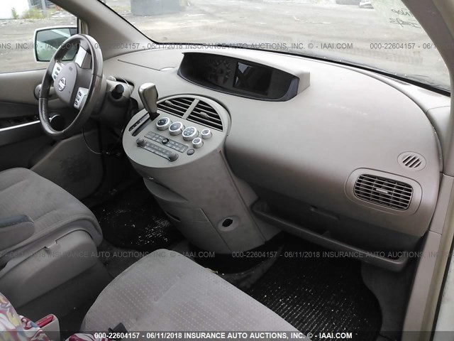 5N1BV28U05N137829 - 2005 NISSAN QUEST S/SE/SL WHITE photo 5