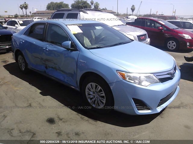 4T1BD1FK1DU074887 - 2013 TOYOTA CAMRY HYBRID/LE/XLE 浅蓝色 照片 1