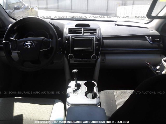 4T1BD1FK1DU074887 - 2013 TOYOTA CAMRY HYBRID/LE/XLE 浅蓝色 照片 5