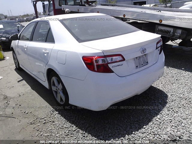 4T1BF1FK2CU546443 - 2012 TOYOTA CAMRY SE/LE/XLE WHITE photo 3