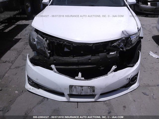 4T1BF1FK2CU546443 - 2012 TOYOTA CAMRY SE/LE/XLE WHITE photo 6