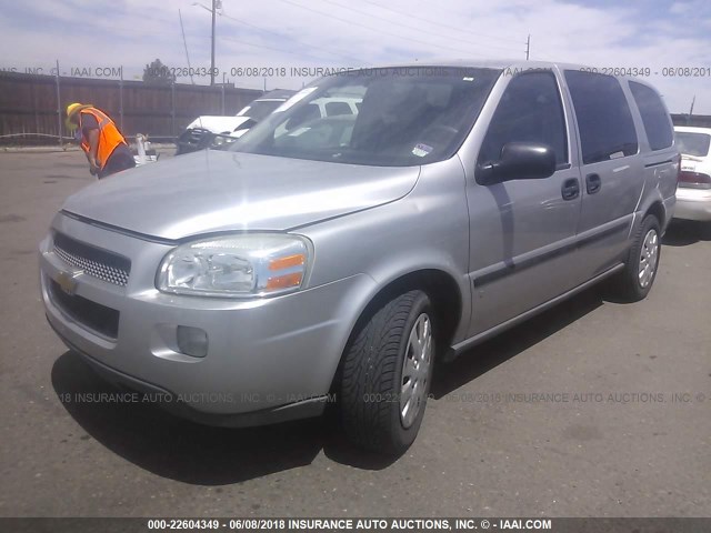 1GNDV23WX8D175589 - 2008 CHEVROLET UPLANDER LS SILVER photo 2
