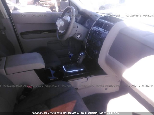 4F2CZ02Z38KM13156 - 2008 MAZDA TRIBUTE I WHITE photo 5